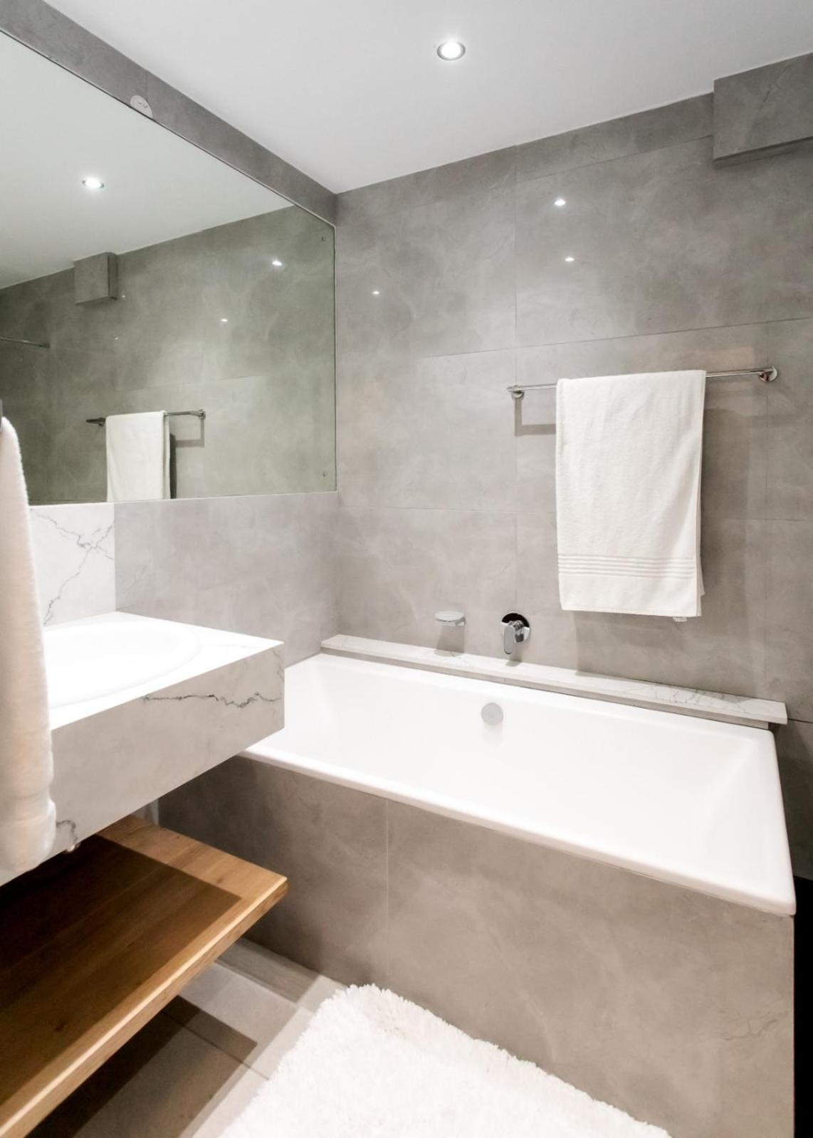 Bayview 208 Apartment Hermanus Bagian luar foto