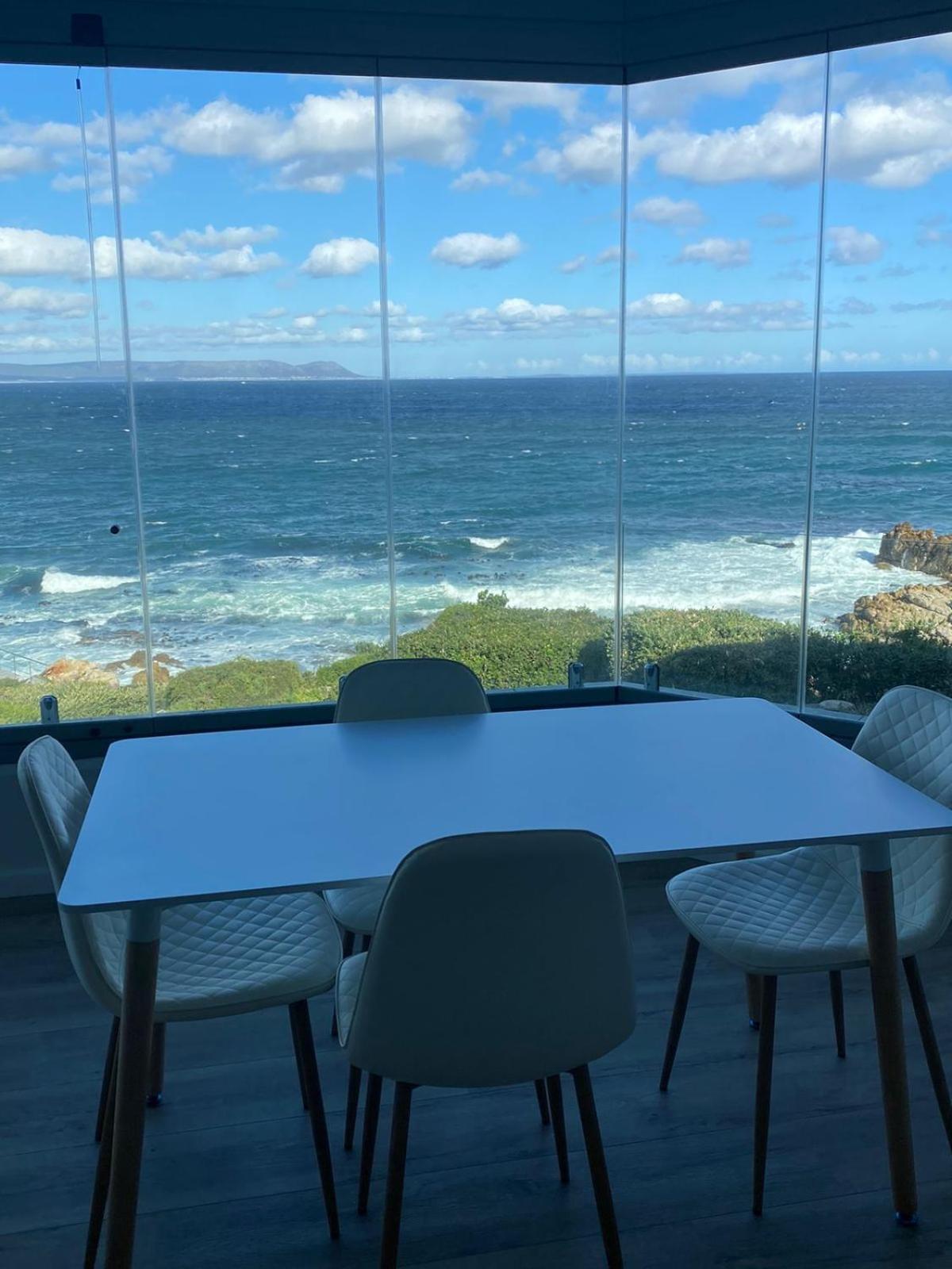 Bayview 208 Apartment Hermanus Bagian luar foto
