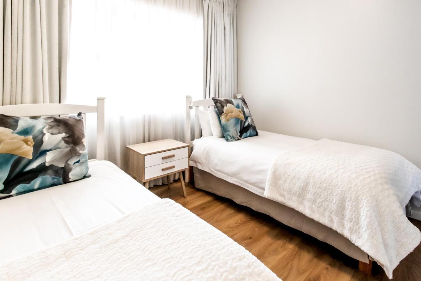 Bayview 208 Apartment Hermanus Bagian luar foto